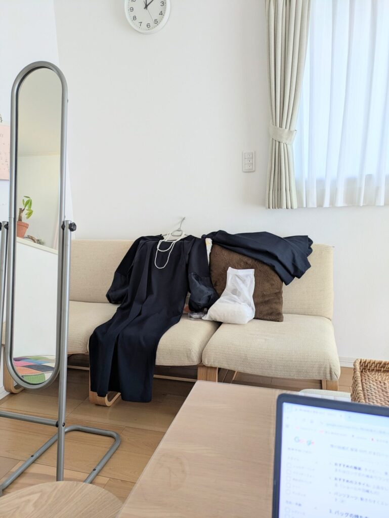 診断している部屋、結婚式服の例としてお見せしたワンピース